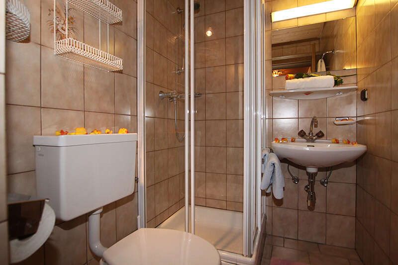 Appartements Rössl mit Badezimmer und Dusche