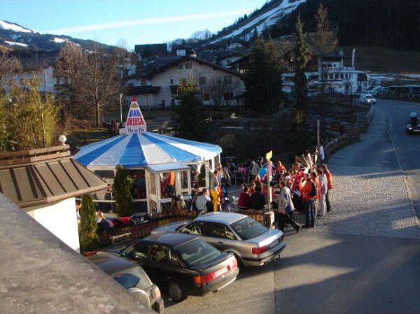 Englisch  Umbrella bar from the Apartments Rössl in Kirchberg Tyrol