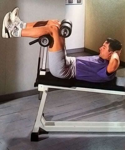 Sit ups auf dem Trainingsgerät im Appartements Rössl in Kirchberg